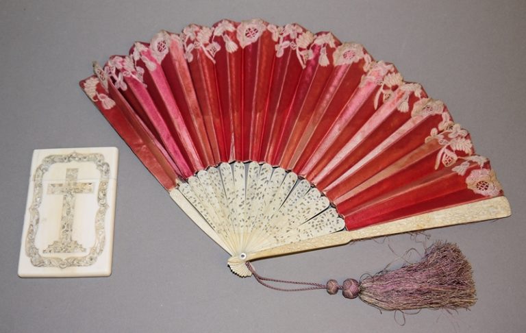 0500-Visitenkarten-Etui und Handfächer aus Elfenbein, Kanton-Exportware