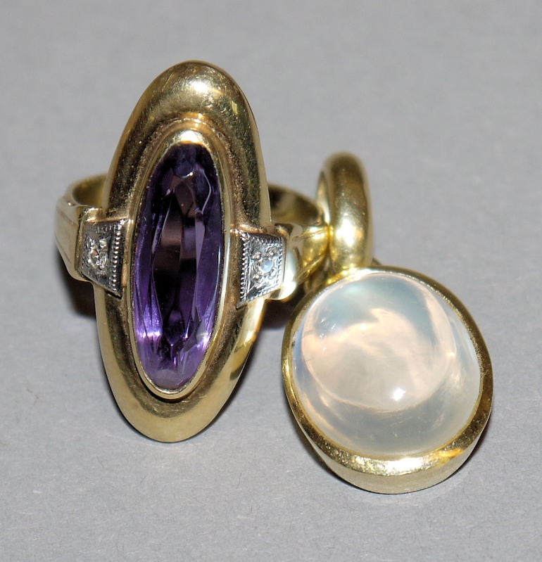 Amethyst-Ring mit Brillanten um 1960 & Mondstein-Anhänger, Gold
