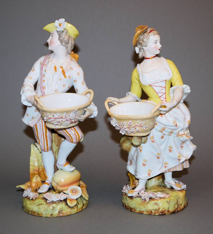 0823-Paar Porzellanplastiken Gärtnerin und und Gärtner, Luigi & Carlo  Tinelli, Società Ceramica Richard, San Cristoforo, Mailand um 1870/80 – K&K  – Auktionen in Heidelberg