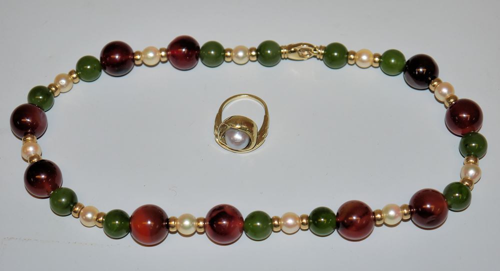 Designer-Collier mit Perlen, Karneol und Jade, Gold & Designer-Perl-Ring, Gold