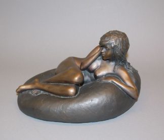 0055-James Butler, "Girl on cushion", Bronzeplastik von 1980/81