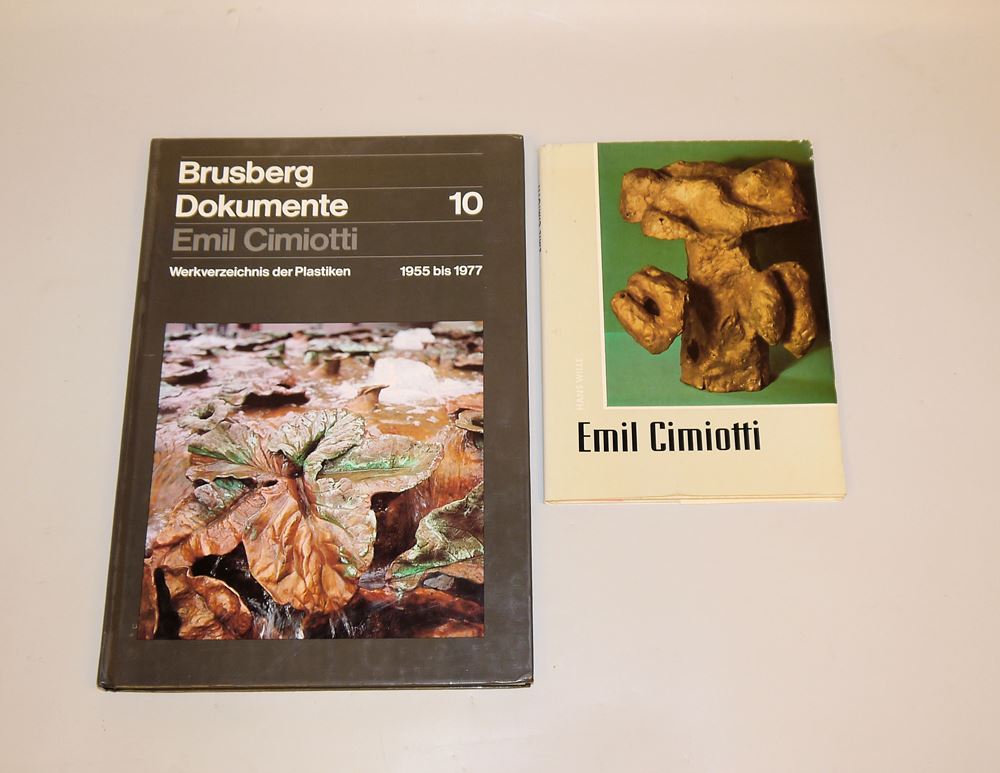 0075-Emil Cimiotti, "Sitzende I", Bronzeplastik von 1968, dazu Monographie "Emil Cimiotti" von 1966 mit einer Widmungszeichnung des Künstlers im Frontispiz sowie Werkverzeichnis der Plastiken 1955 - 1977 mit Abb. der vorliegenden Arbeit auf S. 163 - Image 2