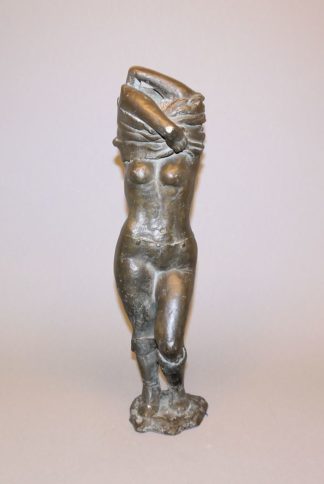 0193-Richard Heß, Sich entkleidende, Bronzeplastik