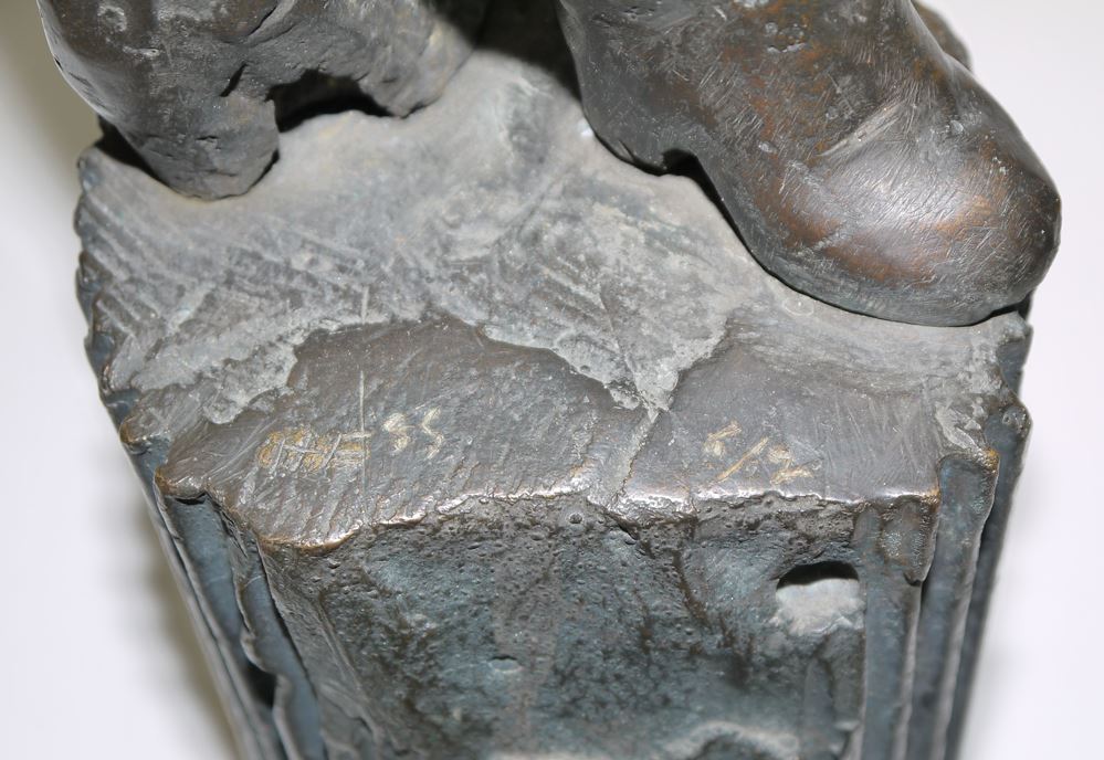 0195-Richard Heß, "Hommage an Avramidis", Weiblicher Torso auf Podest, Bronzeplastik von 1983 - Image 3