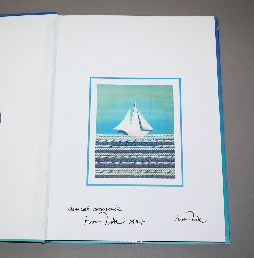 0209-Ivan Hor, Segelbooot, gefaltetes Papier, sign. Neujahrskarte mit gestanztem Segelboot & sign. Plakat, St. Tropez 1997/2001 - Image 3