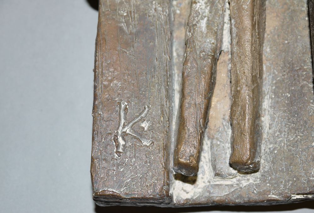 0236-Manfred Kieselbach, Paar, Bronzerelief – Bild 2