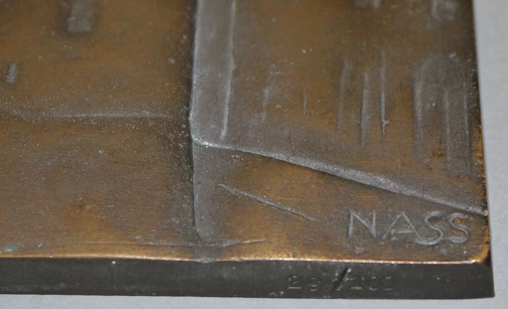 0355-Walter Nass, Lachender Halbakt & Schlossturm am Burgplatz Düsseldorf, zwei Bronzereliefs von 1982/ o.J. – Bild 2