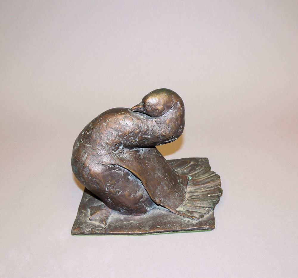 0448-Gotthelf Schlotter, Sitzende Ente, Bronzeplastik von 1978 – Bild 3