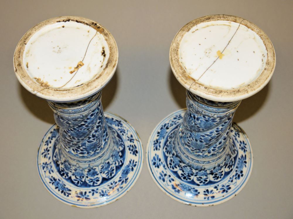 0551-Paar Blauweiß-Vasen der Kangxi-Zeit, China um 1700 – Bild 3