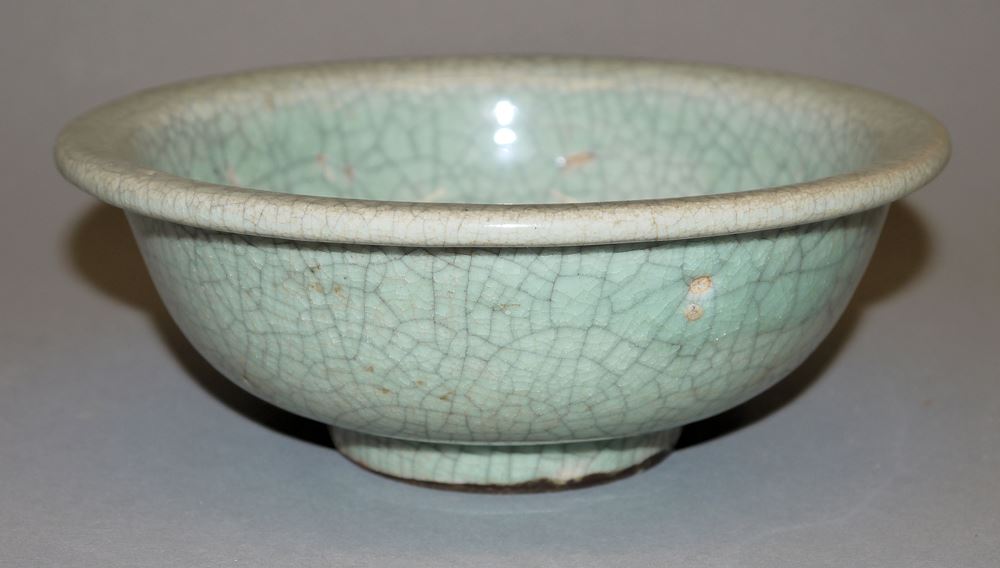 0556-Seladon-Schale mit Craquelé, Geyao-Typ der Ming-Zeit, China 16. Jh. – Bild 2