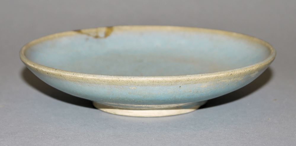 0558-Flache Junyao-Schale mit blauer Glasur, Song/Yuan-Zeit, China 12.-14. Jh. – Bild 2