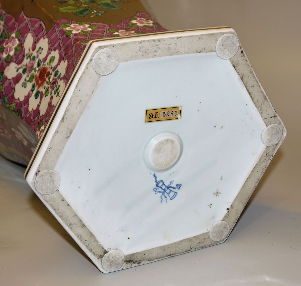0564-Große Deckelvase, chinesisches Exportporzellan im Yongzheng-Stil, Ausführung wohl jünger, ehemals Inventar Thurn und Taxis – Bild 2