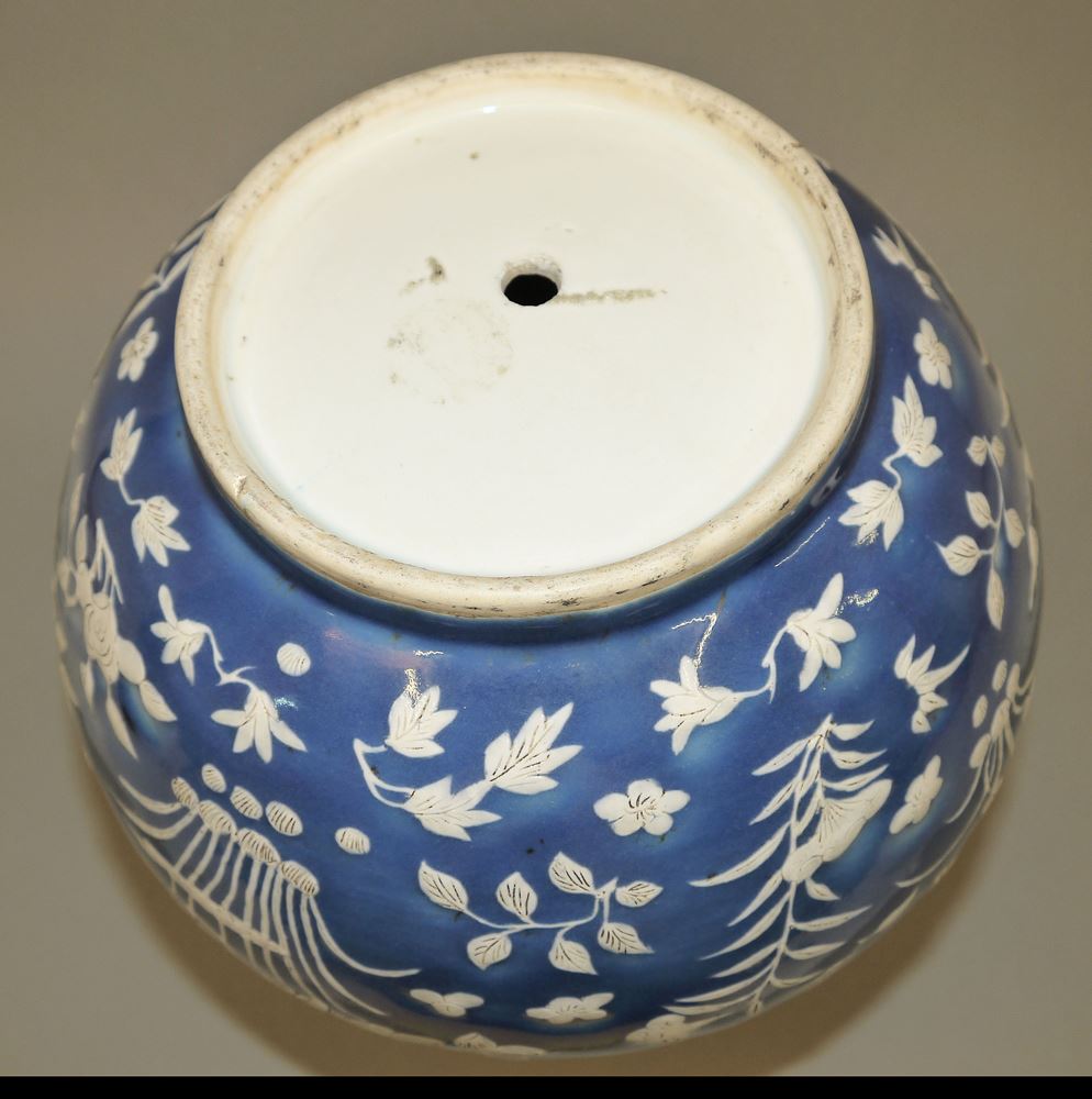 0568-Tianqiuping, Porzellanvase mit "Powder blue"-Glasur und Sgraffito-Dekor, späte Qing-Zeit, China um 1900 – Bild 3