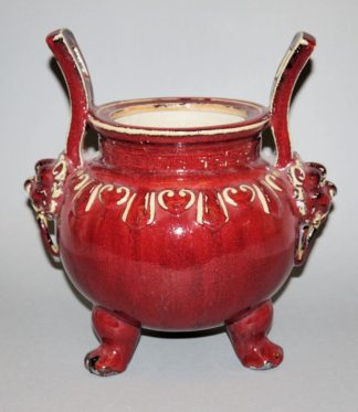 0574-Großer Dreifuß-Brenner mit "Sangue de Boeuf"-Glasur, China 20. Jh.