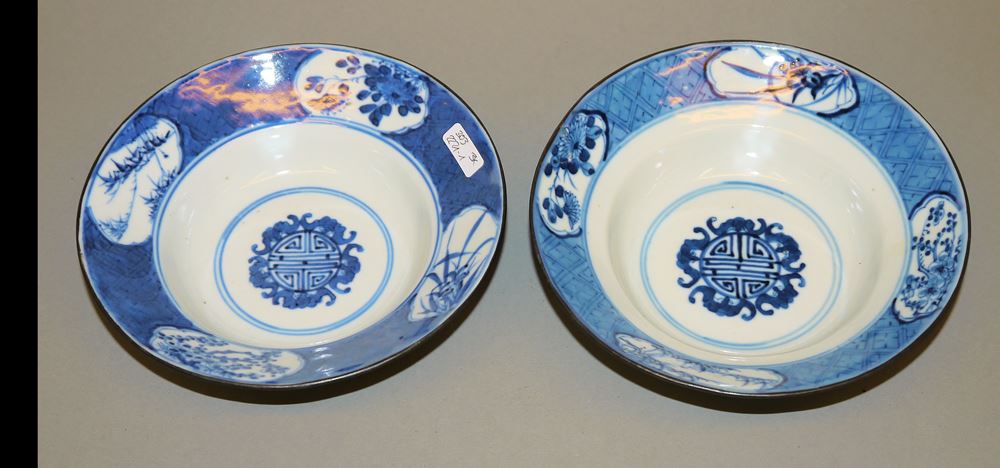 0580-Hexagonale Blauweiß-Vase und zwei "Klapmuts"-Schalen, späte Qing-Zeit, China 19. Jh. – Bild 3
