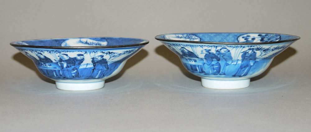 0580-Hexagonale Blauweiß-Vase und zwei "Klapmuts"-Schalen, späte Qing-Zeit, China 19. Jh. – Bild 4