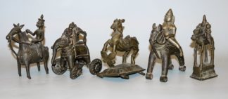 0630-Fünf Reittiere und Reiterfiguren aus Bronze, Indien 19. Jh.