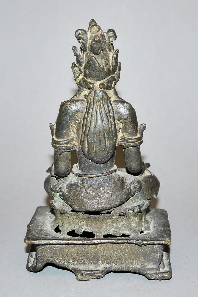 0645-Sitzender Weiser oder Heiliger, Bronzeplastik im Majapahit- Stil, Ost Java 18./19. Jh. – Bild 2