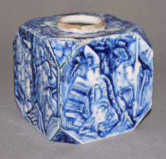 0660-Blauweiß-Würfelgefäß, Arita-Porzellan der Edo-Zeit, Japan 19. Jh.