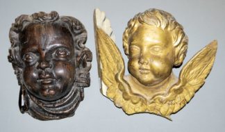 0779-Zwei größere Barock- Puttenköpfe in Gold und Schwarz, süddeutsch um 1700