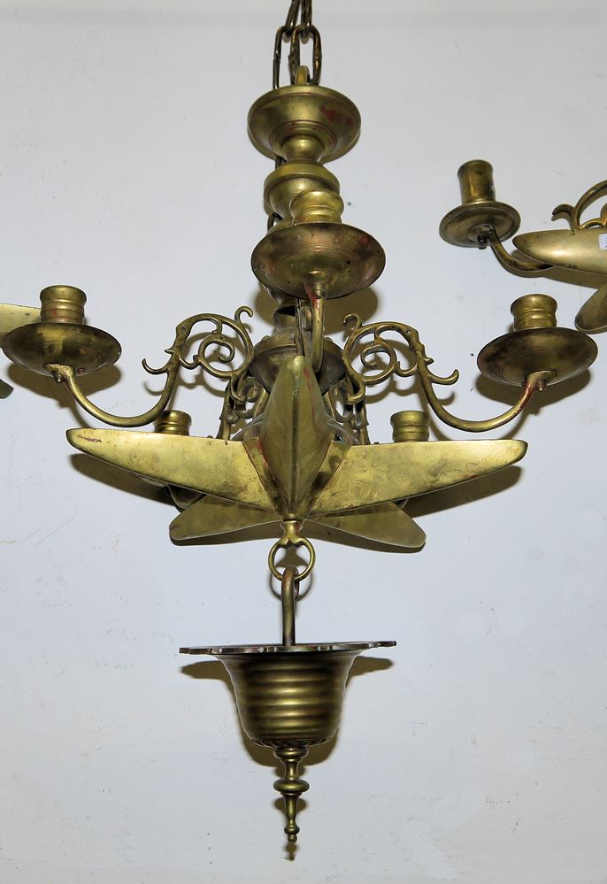 0793-Judaica: Drei Sabbat-Leuchter aus Messingbronze, Nürnberger Stil, wohl 19. Jh. – Bild 4