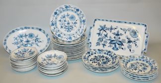 0858-Porzellan-Restservice Zwiebelmuster, Kgl. Meißen/ Meißen ab 1860, ca. die Hälfte 1. Wahl