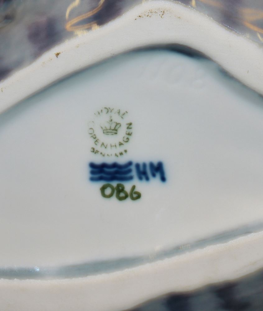 0876-Porzellangruppe "Eisbär mit Robbe", Knut Kyhn für Royal Copenhagen um 2000 – Bild 3