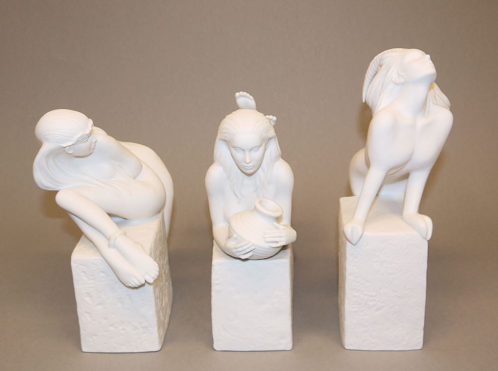0881-Drei weibliche Zodiak-Figuren von Christel Marott für Royal Kopenhagen aus weißem Bisquitporzellan – Bild 2
