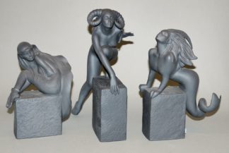 0882-Drei weibliche Zodiak-Figuren von Christel Marott für Royal Kopenhagen aus anthrazitschwarzem Bisquitporzellan