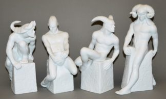 0883-Vier männliche Zodiak-Figuren von Pia Langelund für Royal Kopenhagen aus weißem Bisquitporzellan