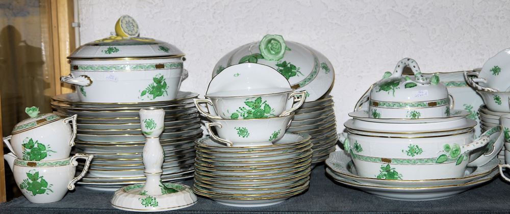 0888-Umfangreiches Porzellan-Speise- und Kaffeeservice Apponyi Grün, Herend – Bild 2