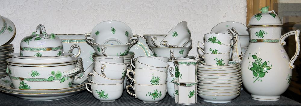 0888-Umfangreiches Porzellan-Speise- und Kaffeeservice Apponyi Grün, Herend – Bild 3