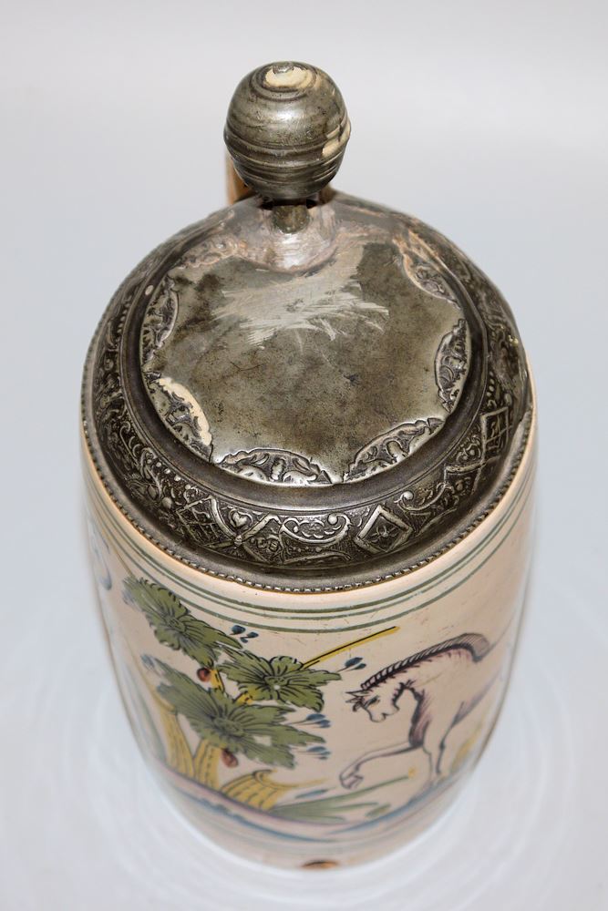 0896-Fayence-Walzenkrug mit Pferdebändiger, wohl Bayreuth 18. Jh. – Bild 3