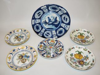 0897-Sechs Fayence-Teller der Niederlande, Makkum und Delft 18. Jh.