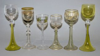0906-Sechs elegante Weinrömer des Jugendstils, zumeist Theresienthal um 1900