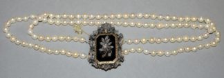 0945-Doppelsträngige Echtperlenkette mit Prachtschließe mit Onyx und Diamanten, um 1900, Liebhaberstück!