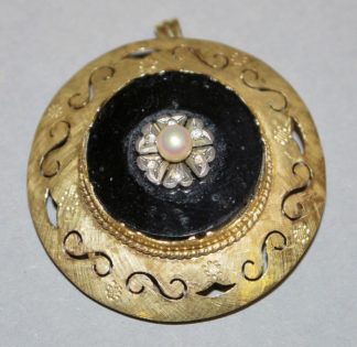 0946-Brosche/Anhänger mit Onyx, Perle und Brillanten, Gold, frühes 20. Jh.