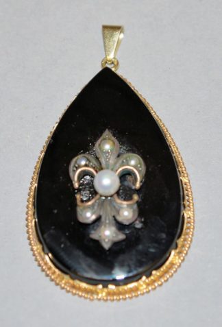 0947-Großer Anhänger mit Onyx und Perlen, Gold um 1890/1900