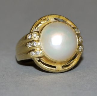 0967-Schwerer Mabe-Perlen-Ring mit Brillanten, Gold