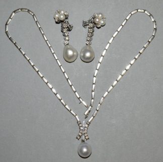 0969-Schmuck-Ensemble: Collier mit Brillanten und Südsee-Perle & Perlen-Ohrhänger-Clips mit Brillanten und Südsee-Perlen, Gold
