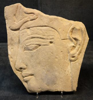 1064-Relieffragment mit Kopf eines Pharaos, wohl Sethos I., Ägypten, 19. Dynastie, neues Reich, 13. Jh. v. Chr.