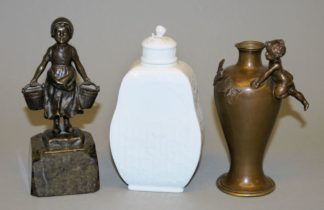 1074-Zwei Kleinbronzen und eine KPM-Teedose