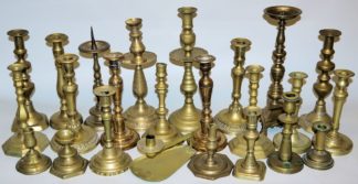 1077-24 Kerzenhalter aus Messing, zumeist 18.- 19. Jh.