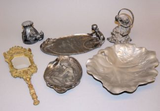1090-Sechs Teile Tischgerät und Handspiegel um 1880-1900