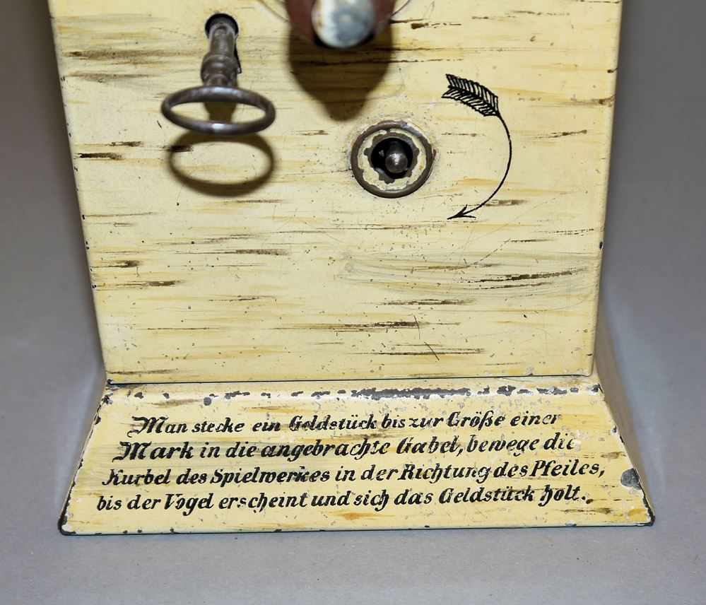 1116-Seltene Scherz-Spardose, Nürnberg um 1900, zu reparieren – Bild 3