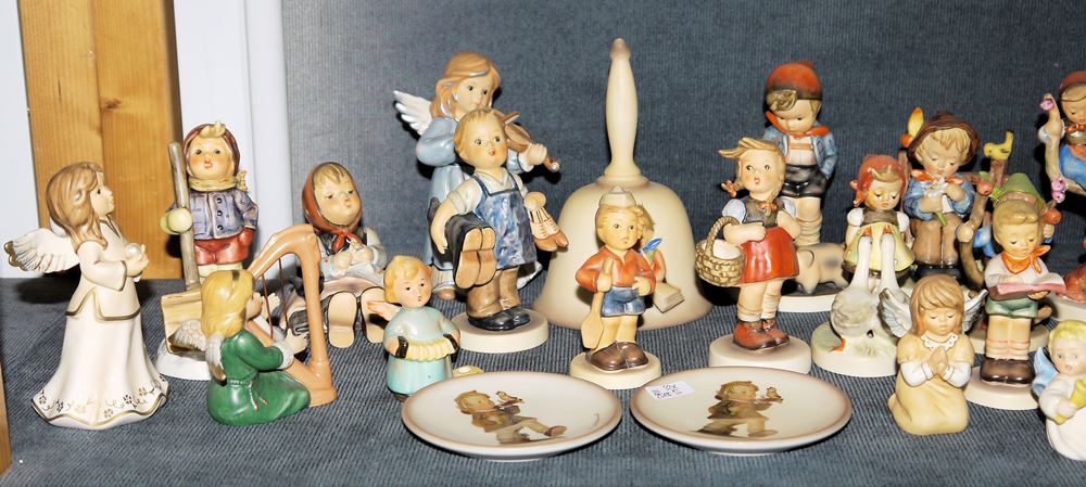1118-Sammlung 32 Steingutfiguren von Goebel, Hummel-Kinder und Engelchen – Bild 2
