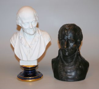 1139-Bronzebüste Napoleon Bonaparte und Porzellanbüste Voltaire, Frankreich 19. Jh.