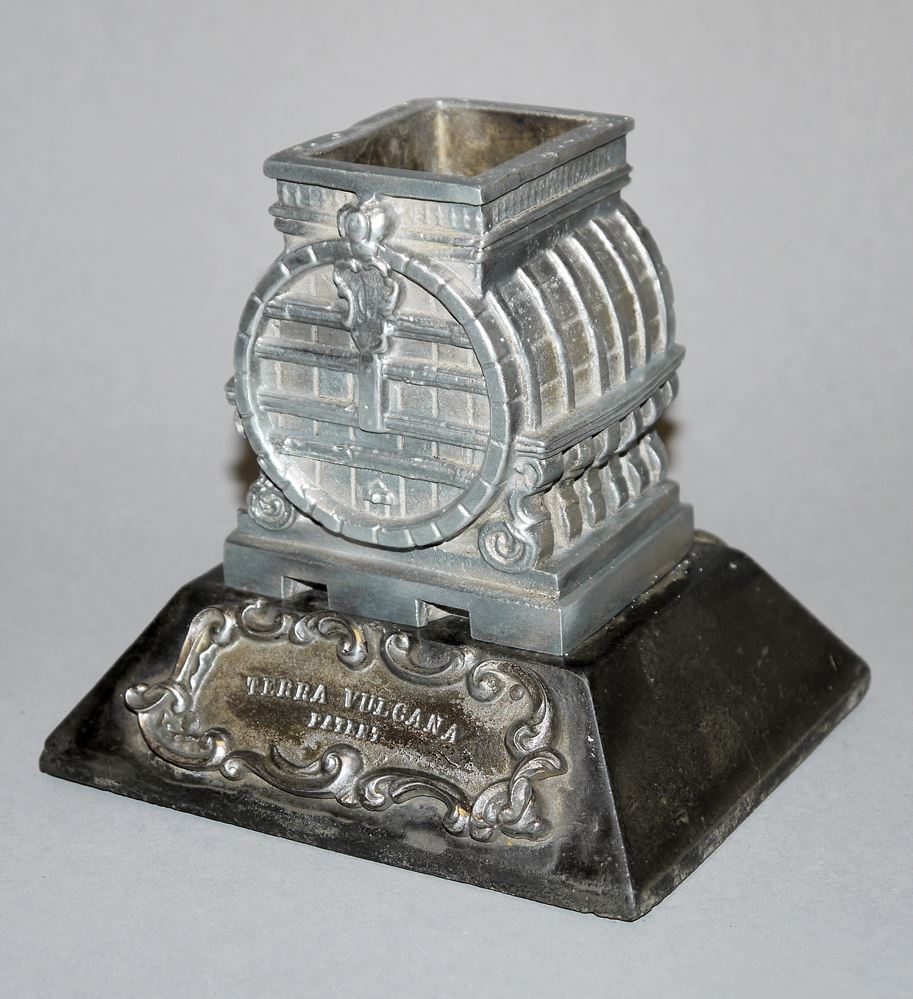 1142-Heidelberg-Memorabilia: Patent-Streichholzhalter aus "Terra Vulcana" zum Universitäts-Jubiläum 1886 – Bild 2