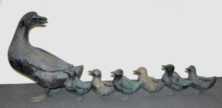 0016-Kurt Arentz, Ente mit 6 Küken, Bronzeplastik