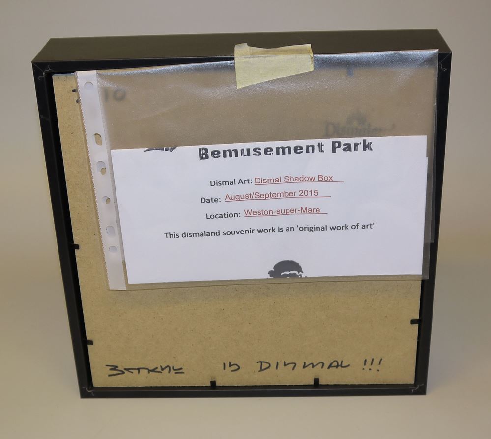 0026-Banksy, Dismal Shadow Box, Radar Rat, Dismaland, Objektkasten mit Pochoir von 2015 - Image 2